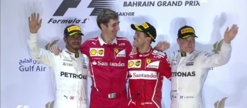 Il podio del GP del Bahrain, Vettel davanti alle Mercedes di Hamilton e Bottas.
