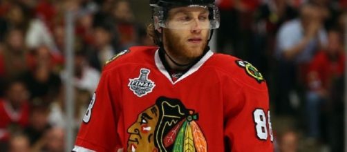 Patrick Kane and the Blackhawks try to even their series with Nashville in tonight's Game 2. [Image via Blasting News image library/inquisitr.com]