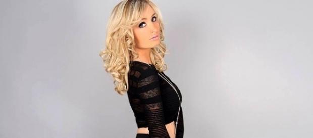 CHOC ! Beverly sort du silence et revient dans... CHOC ! Beverly sort du silence et revient dans...