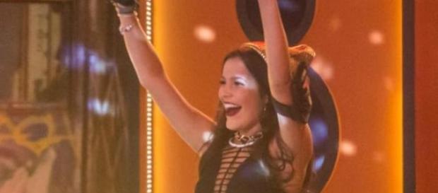 Emilly preferiu curtir a noite com gente nova, do que com os ex-BBBs (Foto: Reprodução) Emilly preferiu curtir a noite com gente nova, do que com os ex-BBBs (Foto: Reprodução)