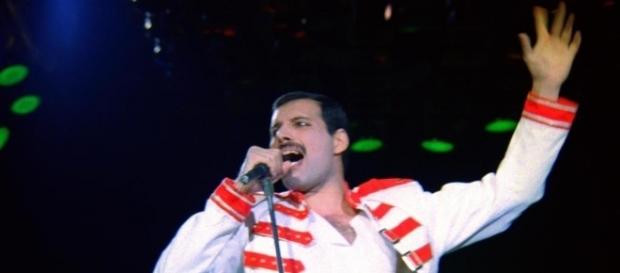 Il film sulla vita di Freddie Mercury Il film sulla vita di Freddie Mercury