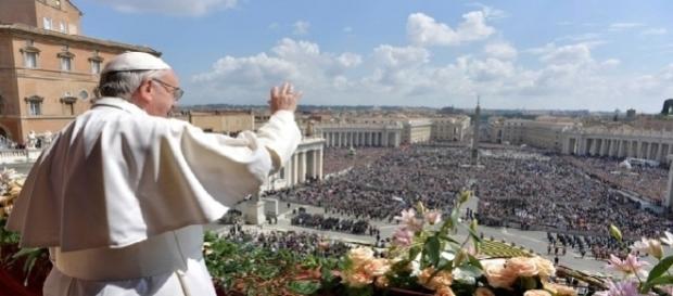 O Papa argentino Francisco durante sua tradicional bênção "Urbi et Orbi" O Papa argentino Francisco durante sua tradicional bênção "Urbi et Orbi"