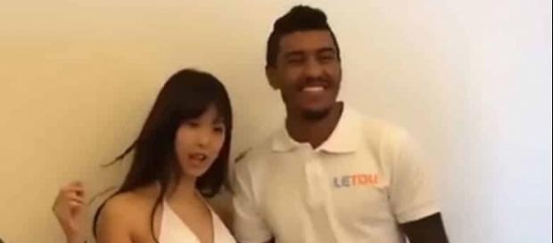 Paulinho com a atriz japonesa Tsukasa Aoi (Foto: Reprodução Site Globoesporte) Paulinho com a atriz japonesa Tsukasa Aoi (Foto: Reprodução Site Globoesporte)