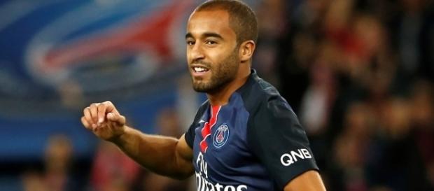 vidéo - PSG : Lucas interviewe Marquinhos… en français ! - bfmtv.com vidéo - PSG : Lucas interviewe Marquinhos… en français ! - bfmtv.com