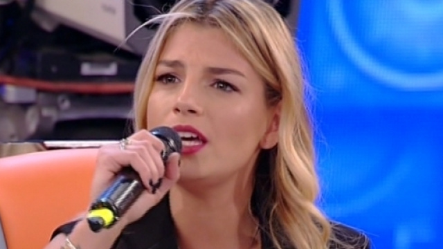 Emma Marrone criticata per l'ennesimo ritorno ad Amici? La cantante replica così.