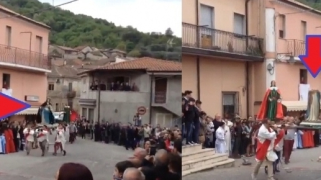 Il fermo immagine durante il quale la statua si spezza cadendo a terra.