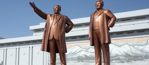 Le fondateur de la Corée du Nord Kim Il-sung et son fils Kim Jong-il