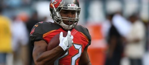 Decision To Bench Doug Martin Has Left Buccaneers With RB Controversy - fanragsports.com