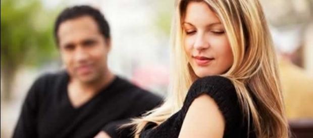 Quanto mais natural a mulher parecer, mais sedutora ela será e, assim, terá muitos homens gamados e caidinhos aos seus pés o tempo todo Quanto mais natural a mulher parecer, mais sedutora ela será e, assim, terá muitos homens gamados e caidinhos aos seus pés o tempo todo