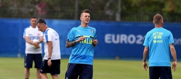 Qui Italia: problema al ginocchio per Bernardeschi – Viola News - violanews.com Qui Italia: problema al ginocchio per Bernardeschi – Viola News - violanews.com