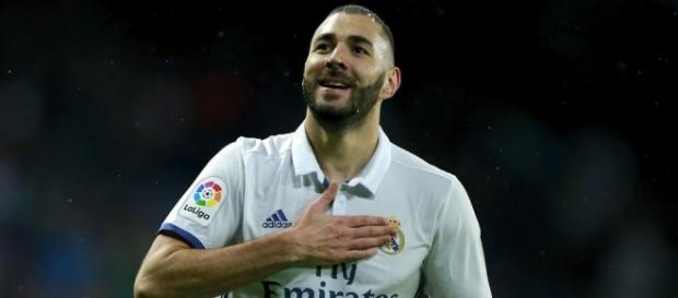 Real Madrid : L'offre folle d'un club anglais à Karim Benzema ! Real Madrid : L'offre folle d'un club anglais à Karim Benzema !