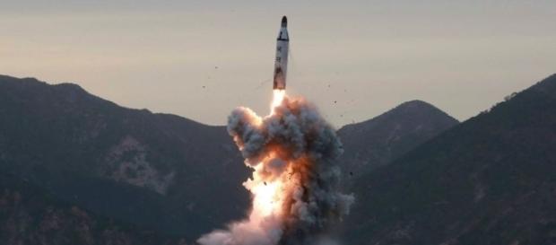 Último teste de lançamento de míssil da Coreia do Norte falhou, mas o país pretende realizar mais tentativas semanalmente Último teste de lançamento de míssil da Coreia do Norte falhou, mas o país pretende realizar mais tentativas semanalmente