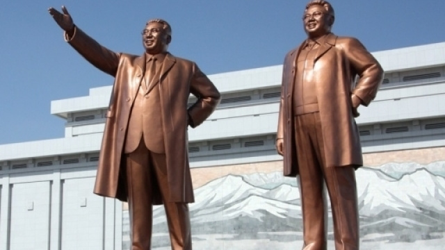 Le fondateur de la Corée du Nord Kim Il-sung et son fils Kim Jong-il