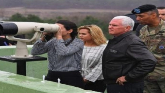 Mike Pence en visite à la frontière entre les deux Corées