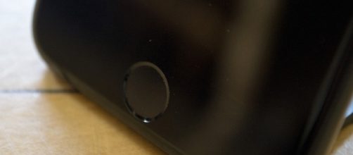 iPhone 7 Home Button/ Photo via Brian Mitchell, Flickr