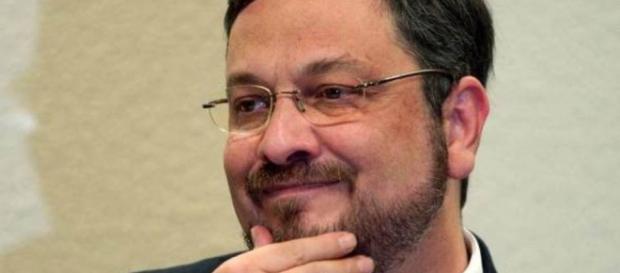 Antônio Palocci inicia tratativas para selar um acordo de delação premiada junto à Operação Lava-Jato Antônio Palocci inicia tratativas para selar um acordo de delação premiada junto à Operação Lava-Jato