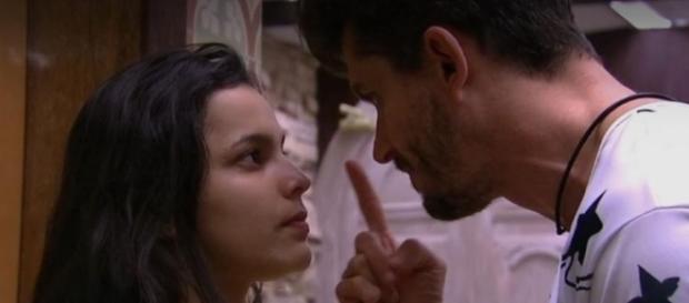Emilly teve de contar sua versão dos fatos Emilly teve de contar sua versão dos fatos