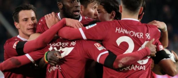 Freitagsspiele 2. Liga | 96 dreht das Spitzenspiel, St. Pauli ... - bild.de Freitagsspiele 2. Liga | 96 dreht das Spitzenspiel, St. Pauli ... - bild.de