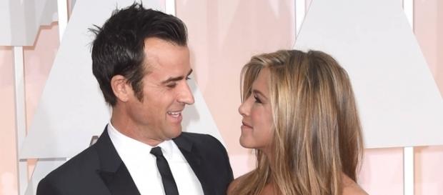Justin Theroux reminds Brad Pitt that he and his wife Jennifer Aniston are very much in love. (via Blasting News library) Justin Theroux reminds Brad Pitt that he and his wife Jennifer Aniston are very much in love. (via Blasting News library)