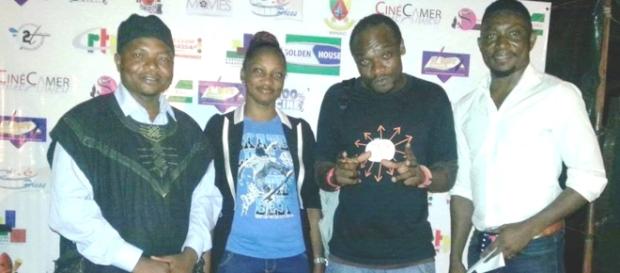 Le promoteur du FESTICO Engo Ferdinand en T-shirt noir et quelques acteurs de l scène cinématographique camerounaise Le promoteur du FESTICO Engo Ferdinand en T-shirt noir et quelques acteurs de l scène cinématographique camerounaise