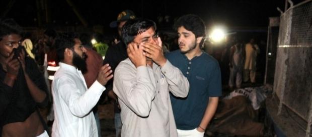 Pakistan suicide bombers kill over 70 people during Easter ... - dailymail.co.uk Pakistan suicide bombers kill over 70 people during Easter ... - dailymail.co.uk