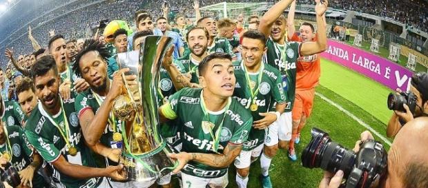 Palmeirenses comemoram título do Brasileirão 2016 Palmeirenses comemoram título do Brasileirão 2016