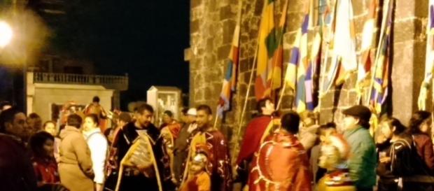 Romanos en el atrio de la iglesia, a la espera de Jesucristo Romanos en el atrio de la iglesia, a la espera de Jesucristo
