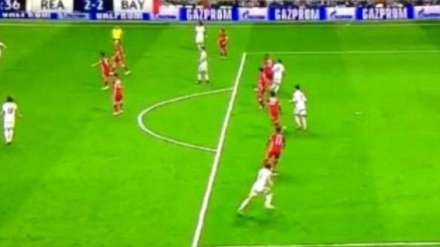 CR7^3, Real aiutato, 'polemiche' arbitrali, finisce 4-2, super Ronaldo show