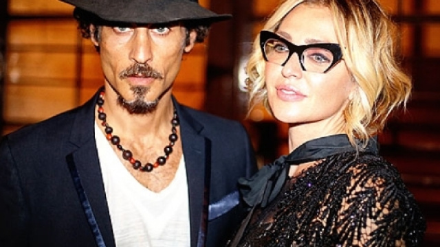 Isola dei Famosi : Raz e Paola dagli anni '90 a oggi.