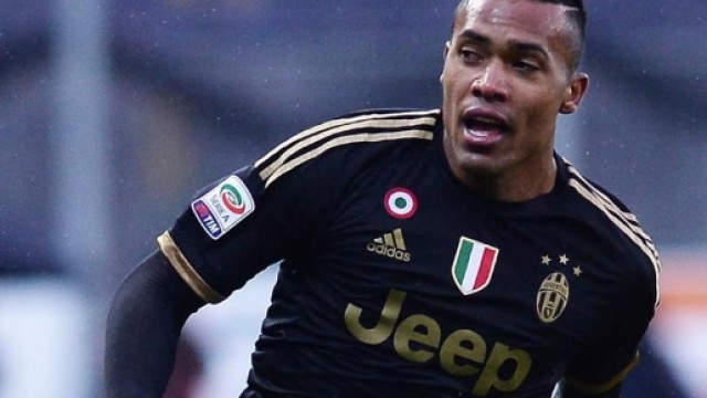 Juve, alex sandro rinnova fino al 2022
