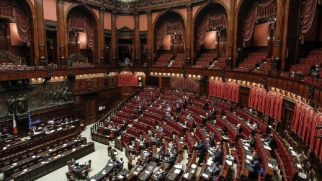 Partiti, dai cittadini 11,7 milioni: la metà favorisce i democrat - ilmessaggero.it