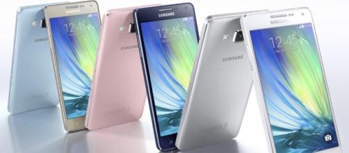 Prezzi Samsung Galaxy A5 2017 vs S7 Edge, le migliori offerte sul web al 20/04.
