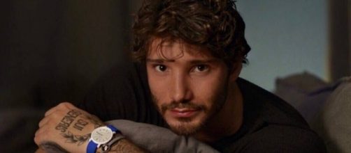 Gossip, Stefano De Martino smentisce la lite con la madre di Belen: 'Ca***te'.