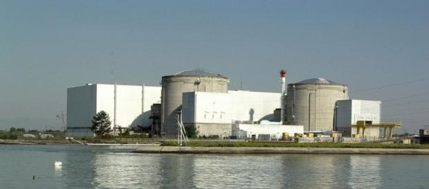 Klapprig, baufällig, strahlend: das AKW Fessenheim. (Source URG Suisse: florival fr / WikiCommons/ CC BY-SA 3.0) Klapprig, baufällig, strahlend: das AKW Fessenheim. (Source URG Suisse: florival fr / WikiCommons/ CC BY-SA 3.0)