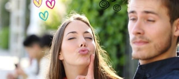 Ninguém deve se anular completamente só para ver o outro feliz, pois amar não significa ter que viver somente para deixar o outro satisfeito Ninguém deve se anular completamente só para ver o outro feliz, pois amar não significa ter que viver somente para deixar o outro satisfeito