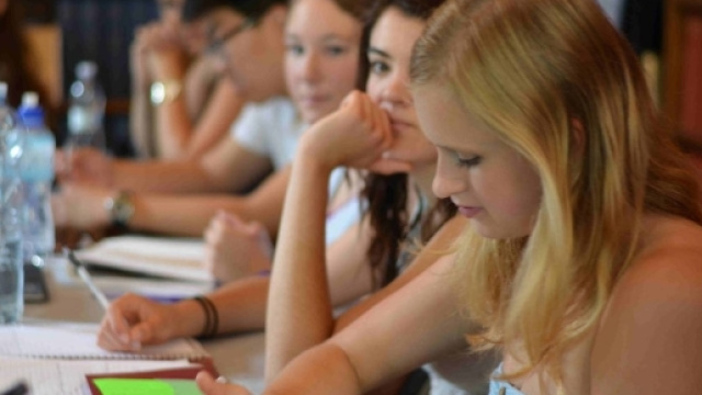 Bandi di concorso per 10 borse di studio: scadenza 28 aprile 2017 ... - fondazioneeinaudi.it