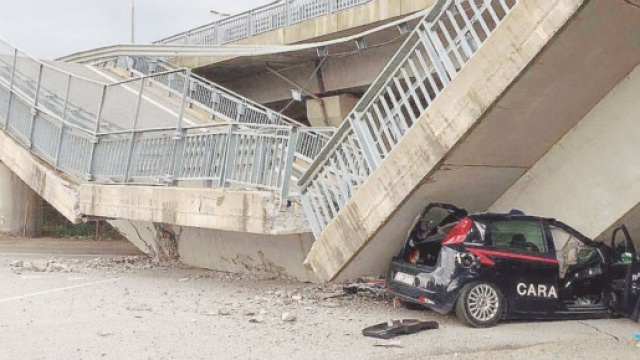 Crolla un altro viadotto: carabinieri vivi per miracolo - ilfattoquotidiano.it