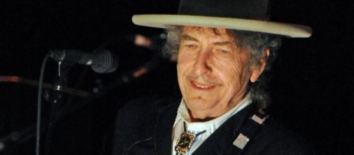 Bob Dylan accepts Nobel prize - Photo: Blasting News Library - hindustantimes.com