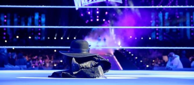 El Undertaker parece haber puesto punto final a una carrera legendaria. WWE.com. El Undertaker parece haber puesto punto final a una carrera legendaria. WWE.com.
