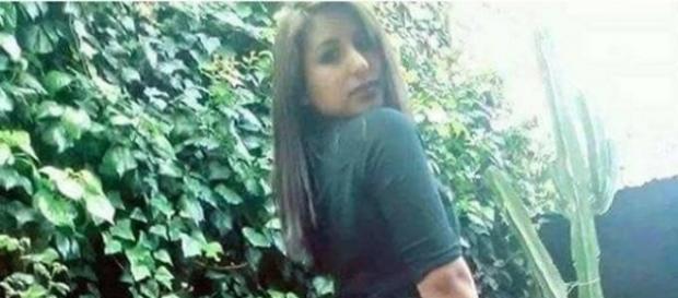 Essa menina não tem bunda nenhuma e nem por isso reclama da falta dela. Essa menina não tem bunda nenhuma e nem por isso reclama da falta dela.