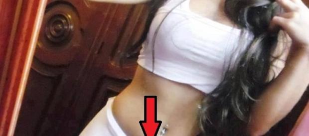 Gata faz selfie mas não esperava que calça fosse transparente demais. Gata faz selfie mas não esperava que calça fosse transparente demais.