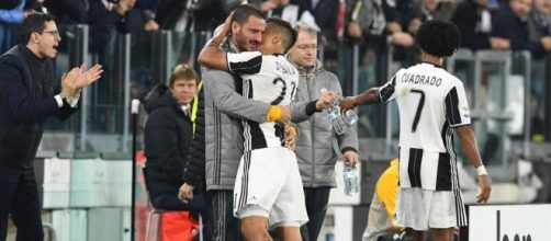 Dybala scherza con Bonucci: 'Sei come un fratello maggiore' FOTO ... - ilbianconero.com