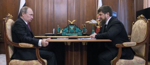 Putin durante il meeting con Kadyrov per discutere delle persecuzioni in Cecenia - rferl.org