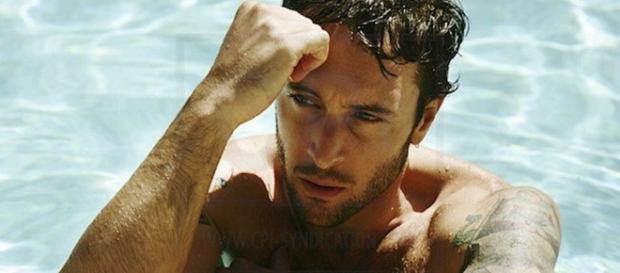 Alex O'Loughlin gives up the surf to share story time with kids. - pinterest.com Alex O'Loughlin gives up the surf to share story time with kids. - pinterest.com