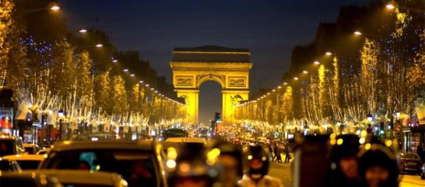 attaque terroriste sur les champs Elysées (monumentsdefrance.com) attaque terroriste sur les champs Elysées (monumentsdefrance.com)