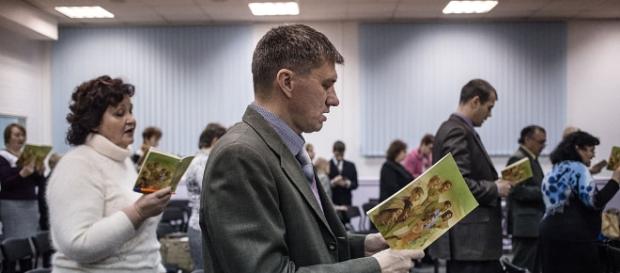 Russian court considers ban on Jehovah's Witnesses | SBS News - com.au Russian court considers ban on Jehovah's Witnesses | SBS News - com.au