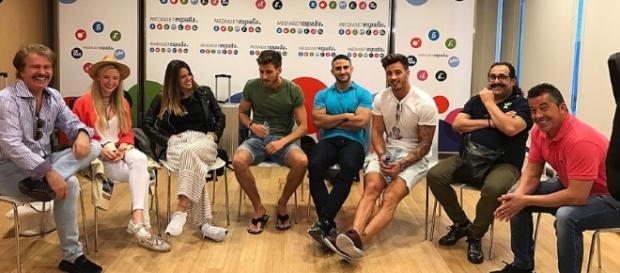 #SV2017 ¿Primera pareja oficial del reality? #SV2017 ¿Primera pareja oficial del reality?