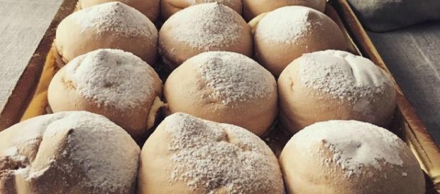 Tette delle monache: il dolce della tradizione Tette delle monache: il dolce della tradizione