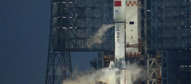 Tianzhou 1 acoplado ao foguete Long March Y72: primeira nave espacial não tripulada chinesa Tianzhou 1 acoplado ao foguete Long March Y72: primeira nave espacial não tripulada chinesa