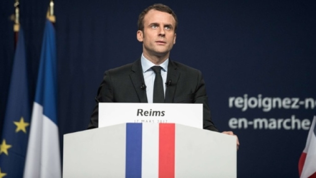 Emmanuel Macron veut un service national obligatoire pour les jeunes - rtl.fr